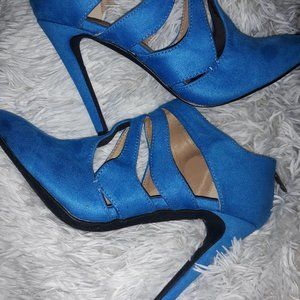 Fun blue heels. Never worn.